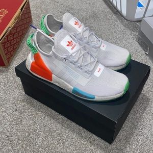 Size 9 Men adidas sneakers (Used)